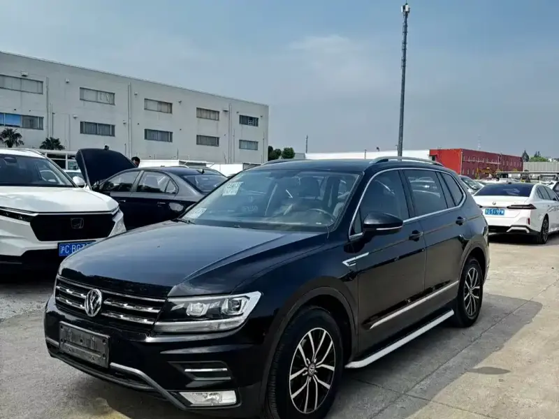 Volkswagen Tiguan L, 2017 — фото 1