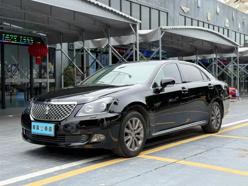 Toyota Crown, 2011