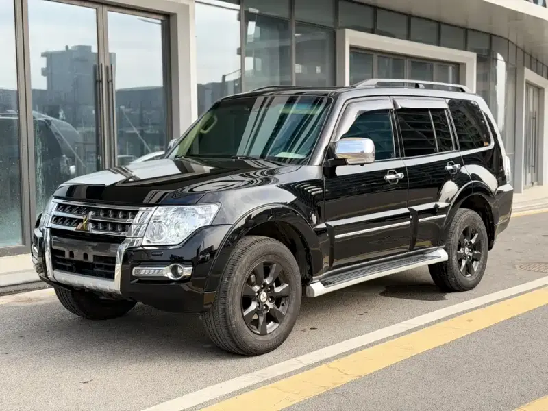 Mitsubishi Pajero (Import), 2017