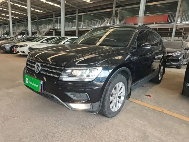 Volkswagen Tiguan L, 2018 — фото 1