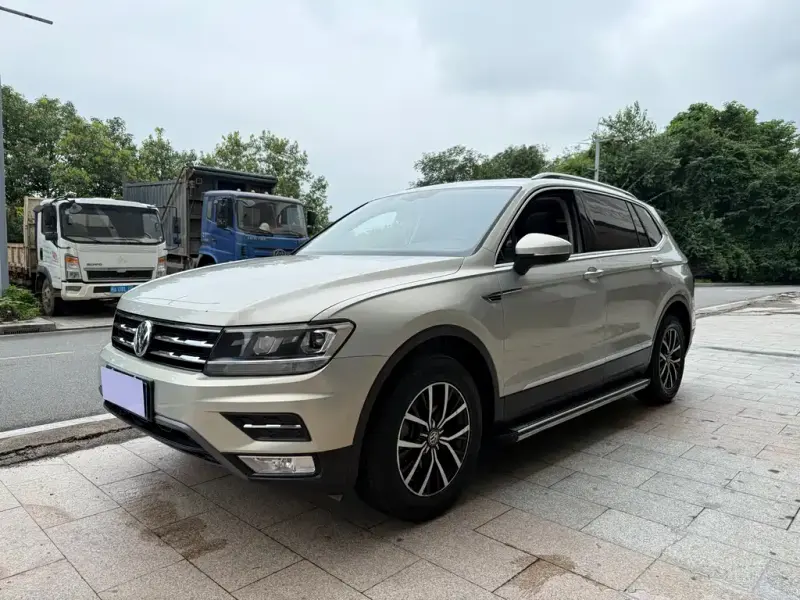 Volkswagen Tiguan L, 2018 — фото 1