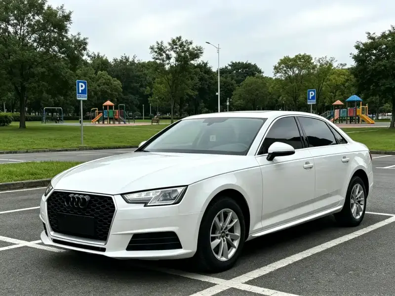 Audi A4L, 2016 — фото 1