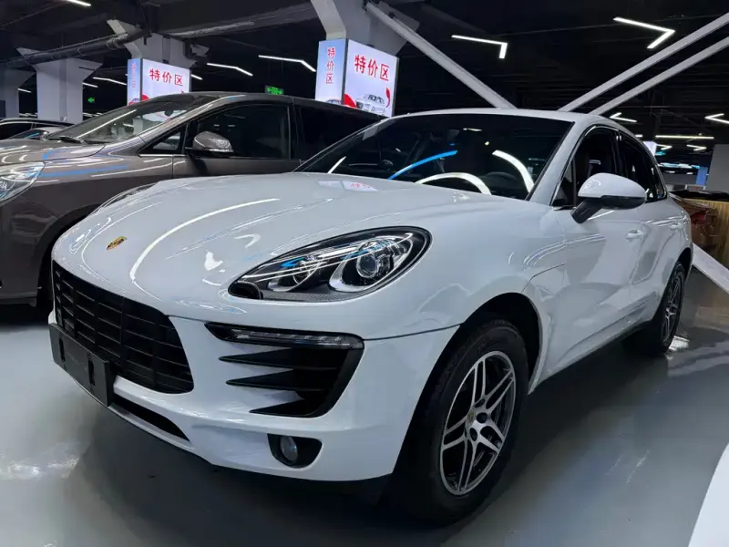 Porsche Macan, 2015