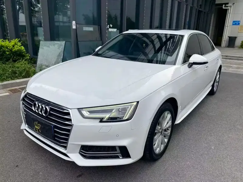 Audi A4L, 2019 — фото 1
