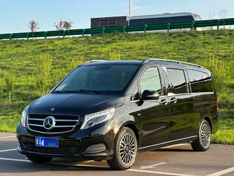 Mercedes-Benz V-Class, 2018 — фото 1