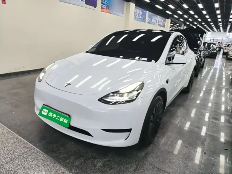Tesla Model Y, 2022
