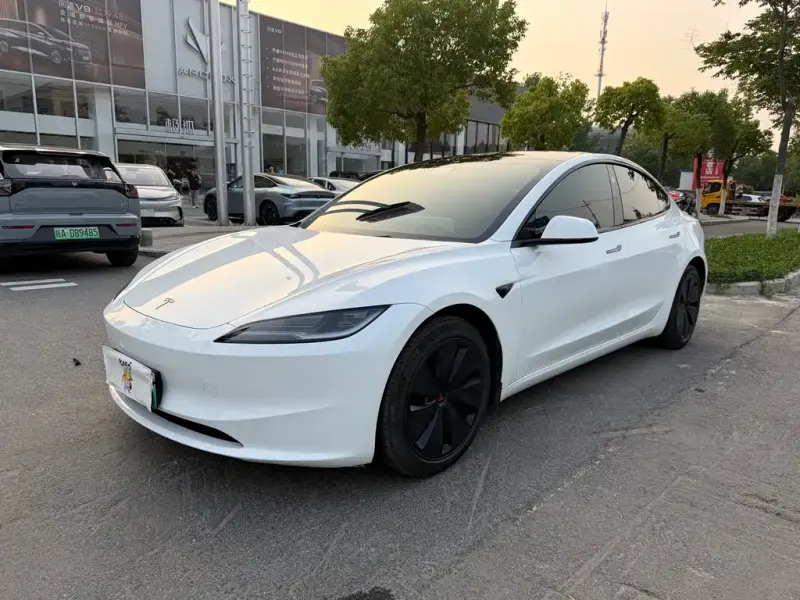 Tesla Model 3, 2025