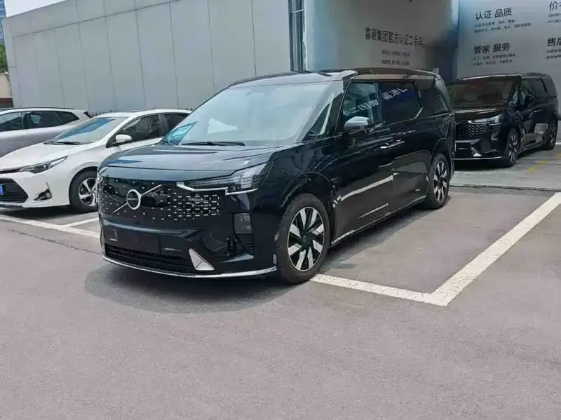 Volvo EM90, 2024