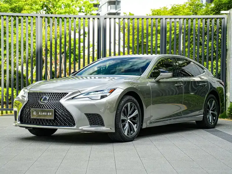 Lexus LS, 2022