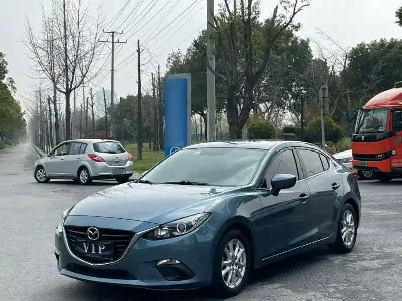 Mazda 3 Axela, 2015