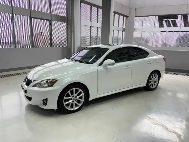 Lexus IS, 2011