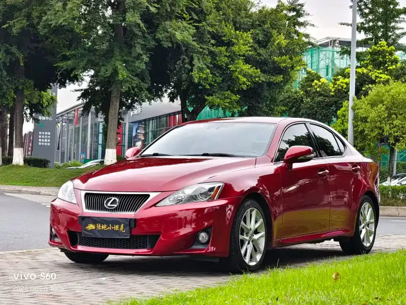 Lexus IS, 2012