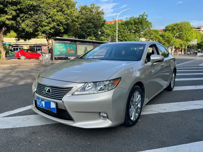 Lexus ES, 2015 — фото 1