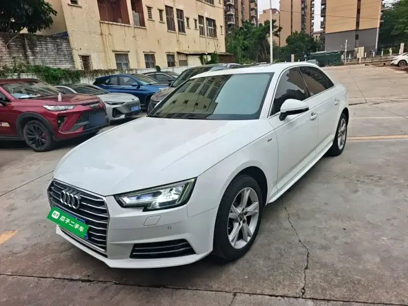 Audi A4L, 2019 — фото 1