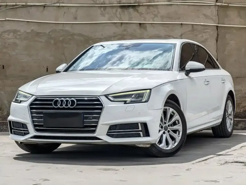 Audi A4L, 2019 — фото 1