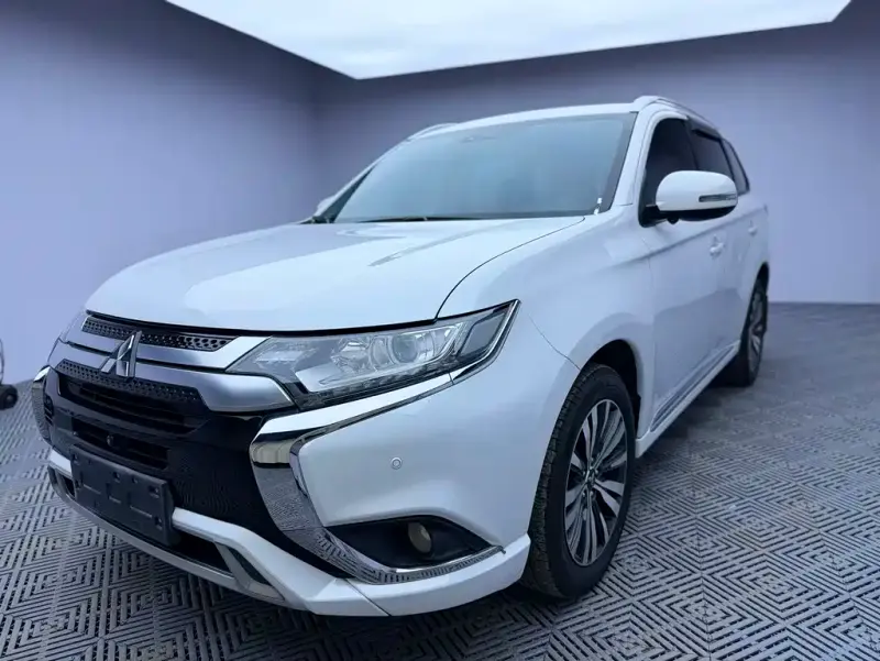 Mitsubishi Outlander, 2022