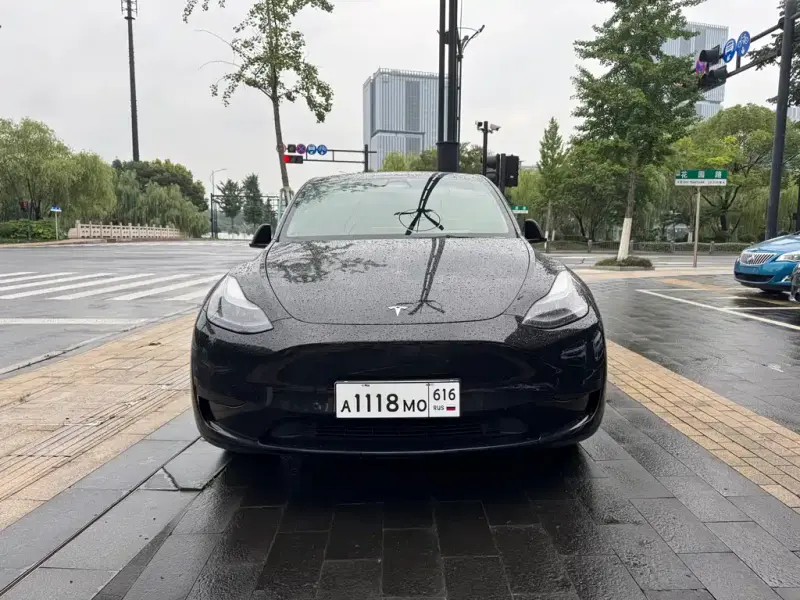 Tesla Model Y, 2023