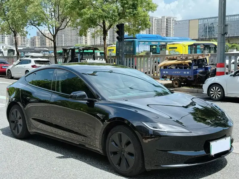 Tesla Model 3, 2025