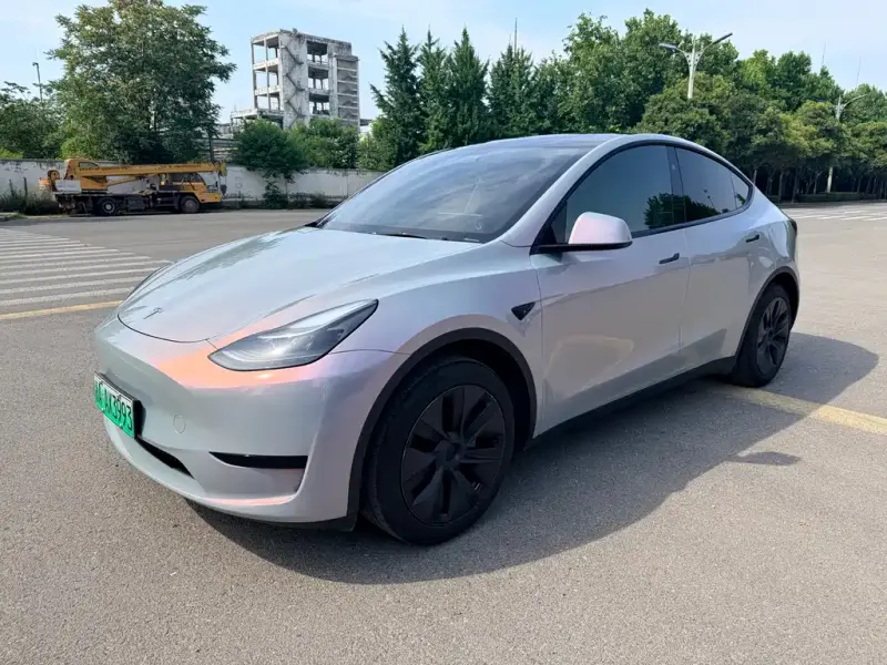 Tesla Model Y, 2024