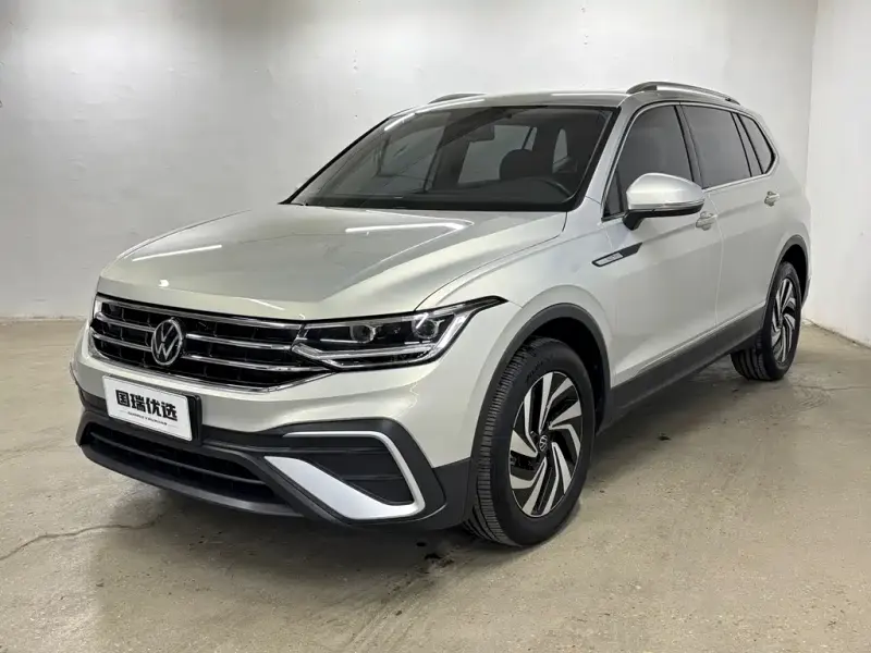 Volkswagen Tiguan L, 2022 — фото 1