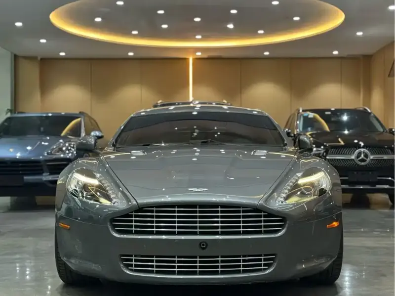 Aston Martin V8 Vantage, 2011