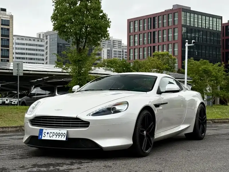 Aston Martin DB9, 2015