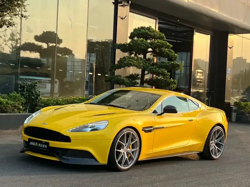Aston Martin Vanquish, 2015