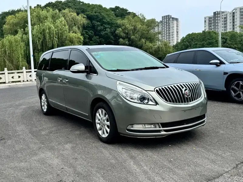 Buick GL8, 2011