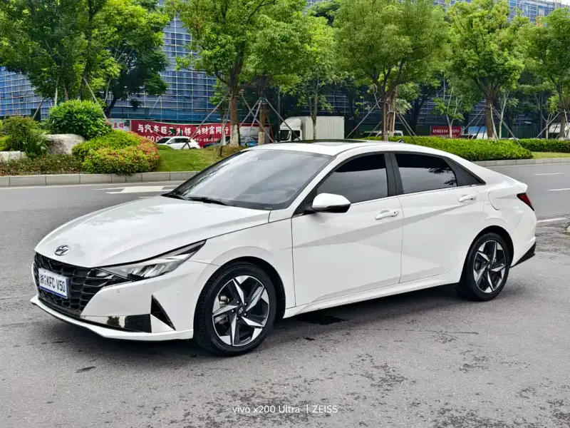 Hyundai Elantra, 2022
