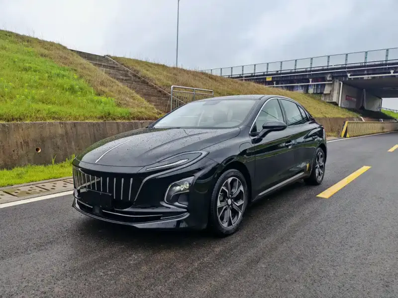 Hongqi E-QM5, 2022
