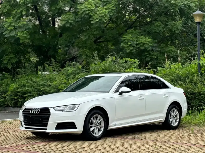 Audi A4L, 2017 — фото 1