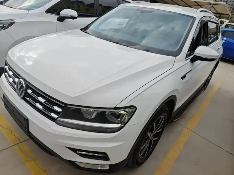 Volkswagen Tiguan L, 2018 — фото 1