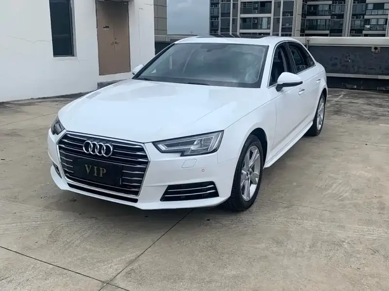 Audi A4L, 2018 — фото 1