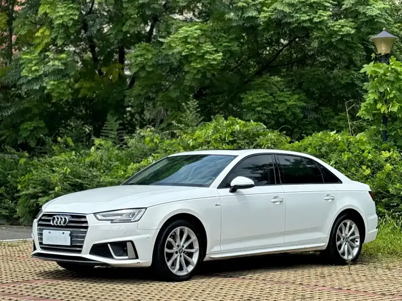 Audi A4L, 2019 — фото 1