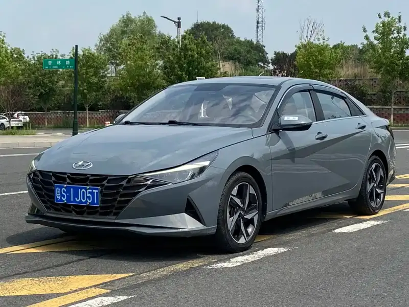 Hyundai Elantra, 2022