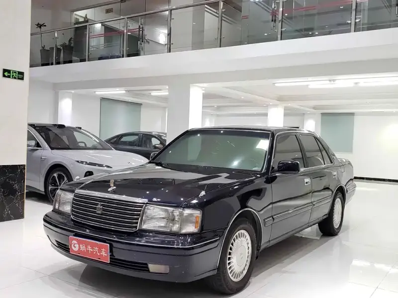 Toyota Crown, 2016