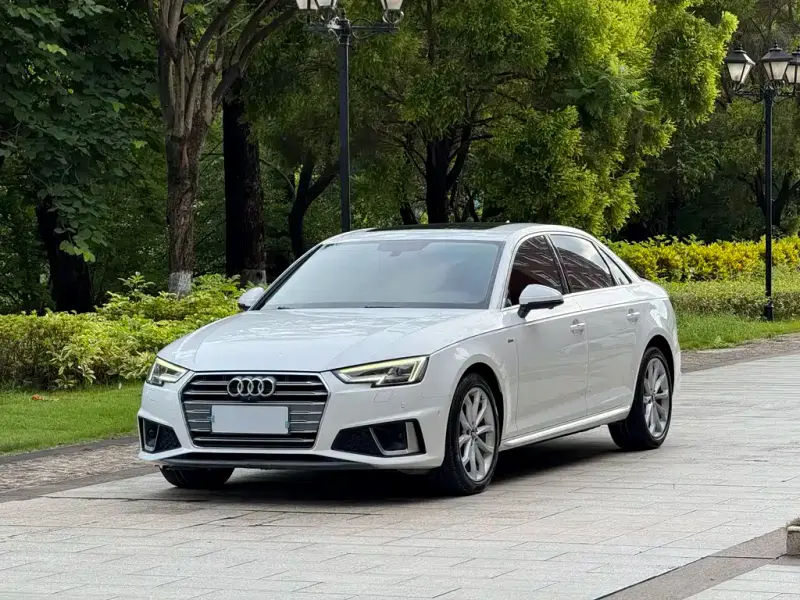 Audi A4L, 2019 — фото 1