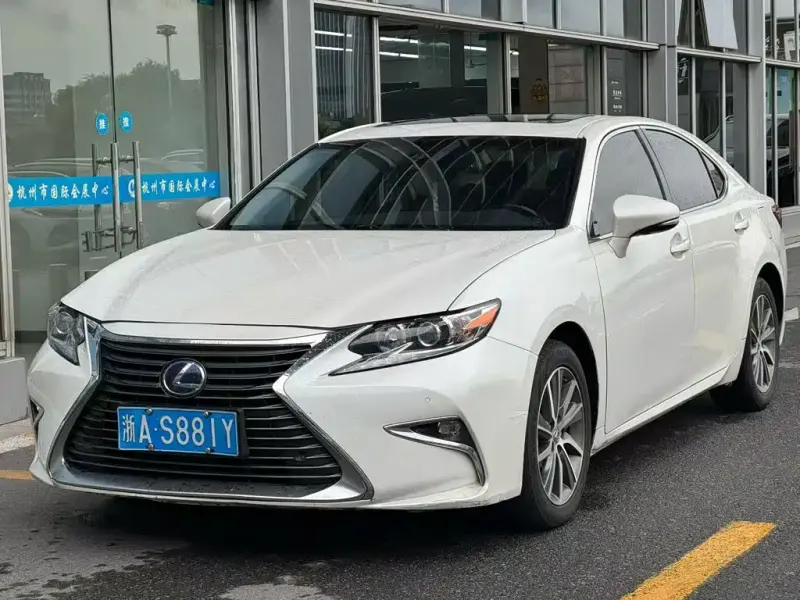 Lexus ES, 2016 — фото 1
