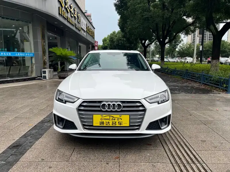 Audi A4L, 2018 — фото 1