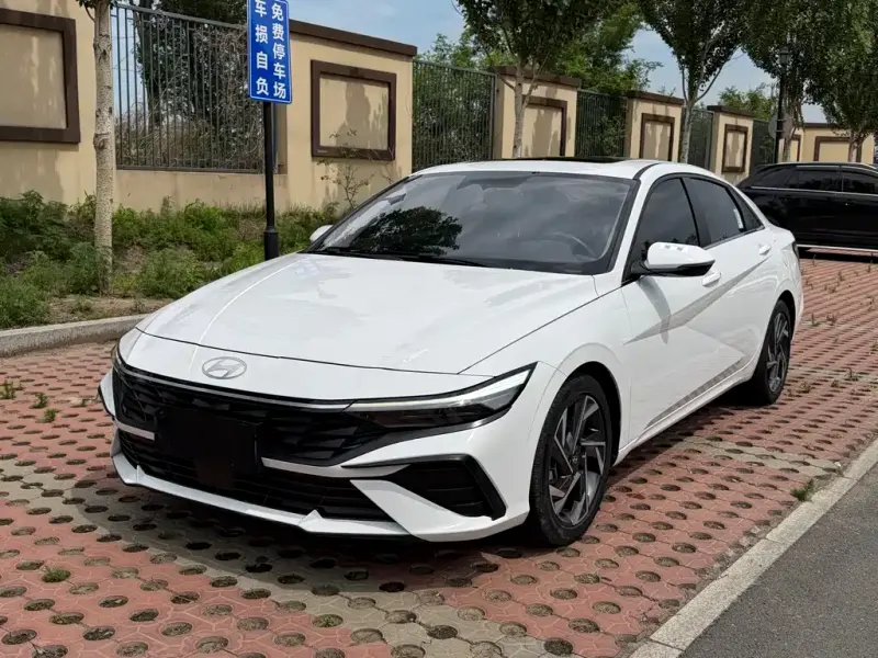 Hyundai Elantra, 2023