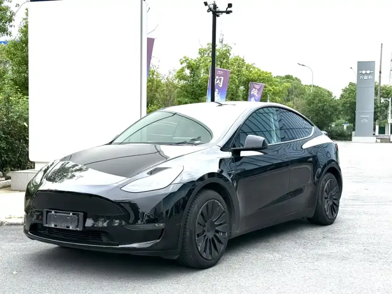 Tesla Model Y, 2023