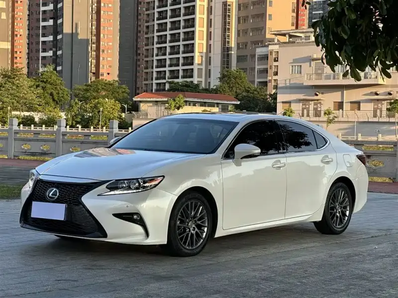 Lexus ES, 2018 — фото 1