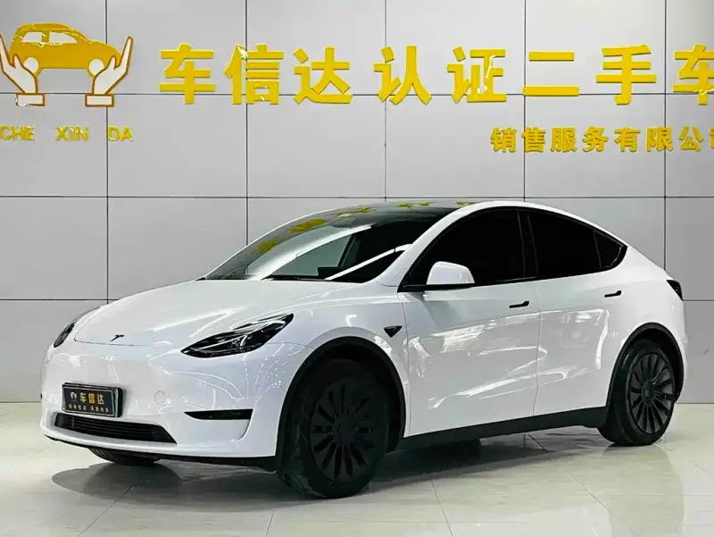 Tesla Model Y, 2024