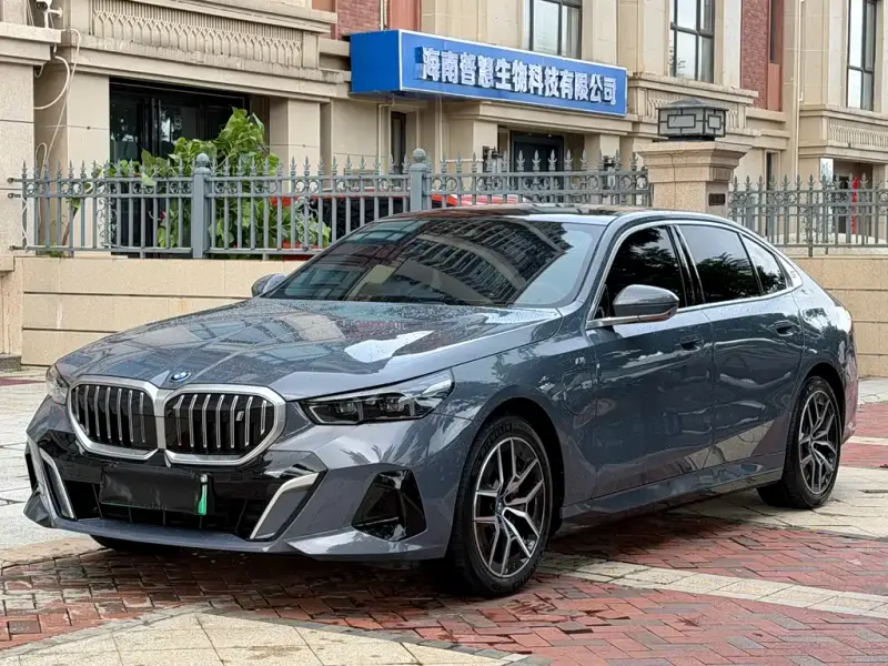 BMW i5, 2024