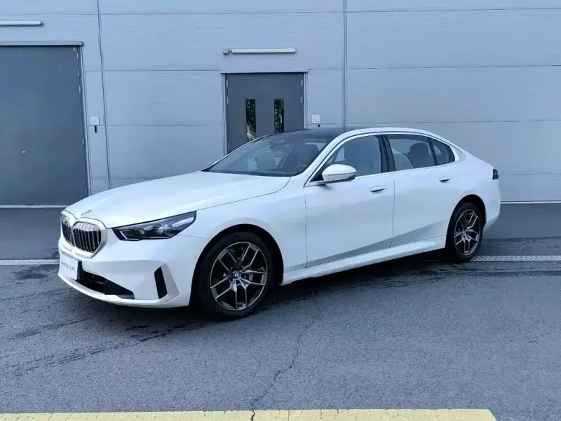 BMW 5 Series, 2025