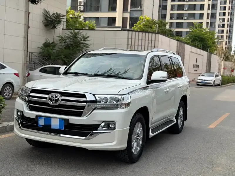 Toyota Land Cruiser, 2017 — фото 1