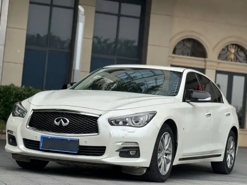 Infiniti Q50L, 2015