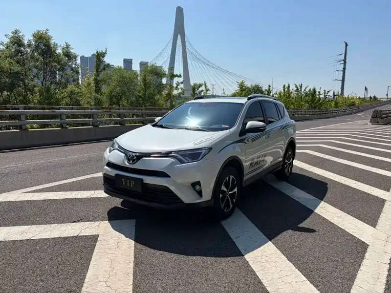 Toyota RAV4, 2018 — фото 1