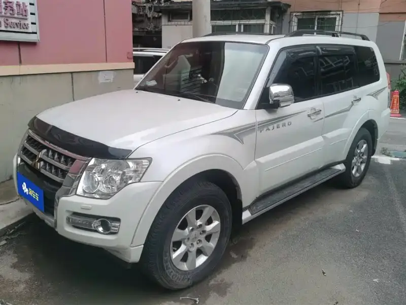 Mitsubishi Pajero (Import), 2015