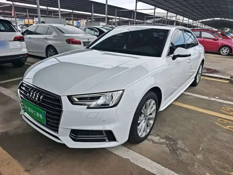 Audi A4L, 2019 — фото 1